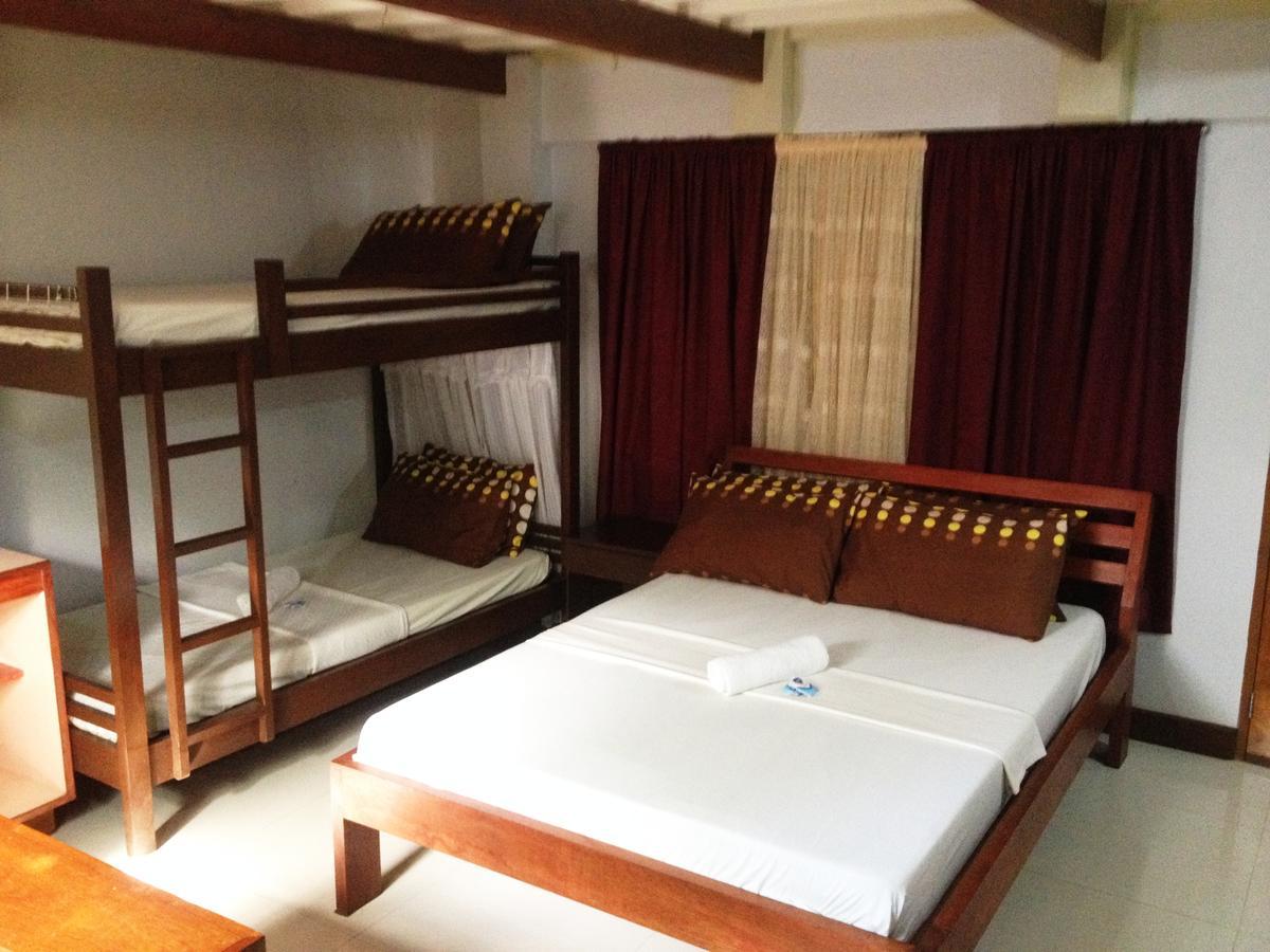 Peria Seafront Pensione Roxas  外观 照片