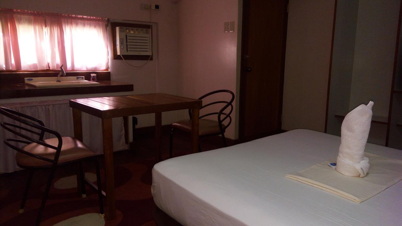 Peria Seafront Pensione Roxas  外观 照片